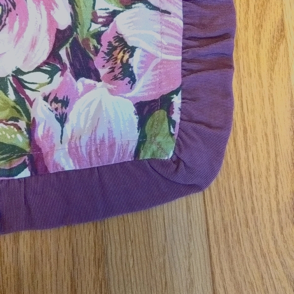 Tablecloth - Picture 3 of 5